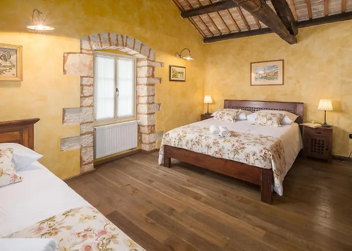 Vakantiehuis Stunning In With Sauna Tinjan